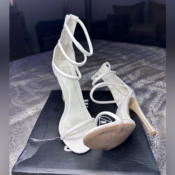 Preowned Missguided White Heels, 8 - Picture 2 of 4